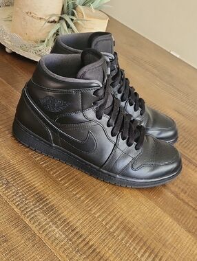 Nike Air Jordan 1 Mid Triple Black Men's Basketball Shoes Mens Sz 10